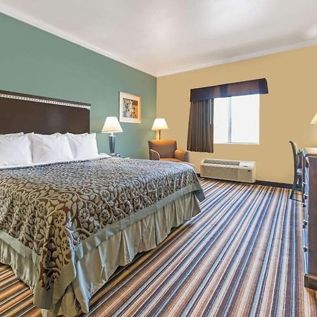 Days Inn By Wyndham Rockdale Texas Exterior photo