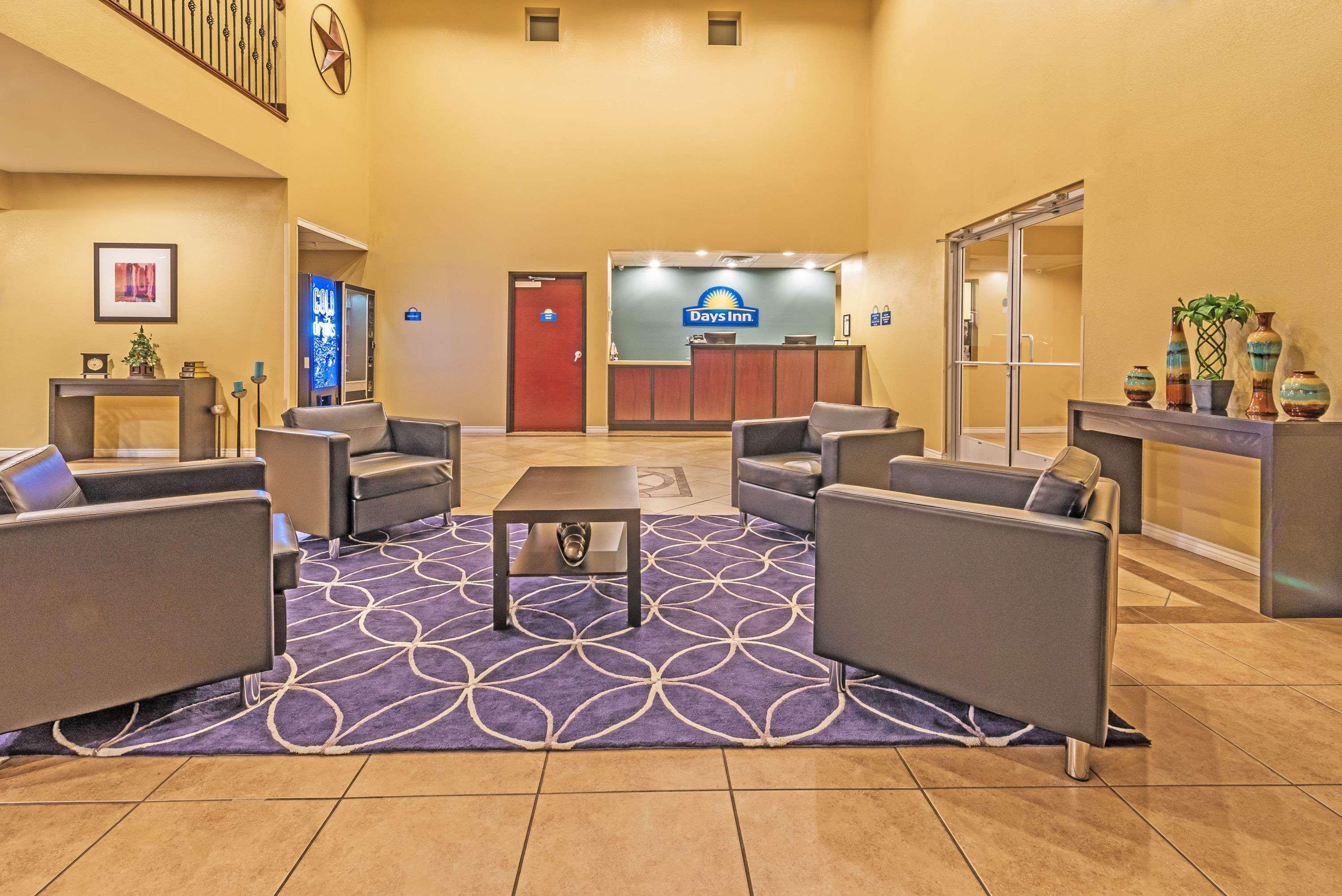 Days Inn By Wyndham Rockdale Texas Exterior photo